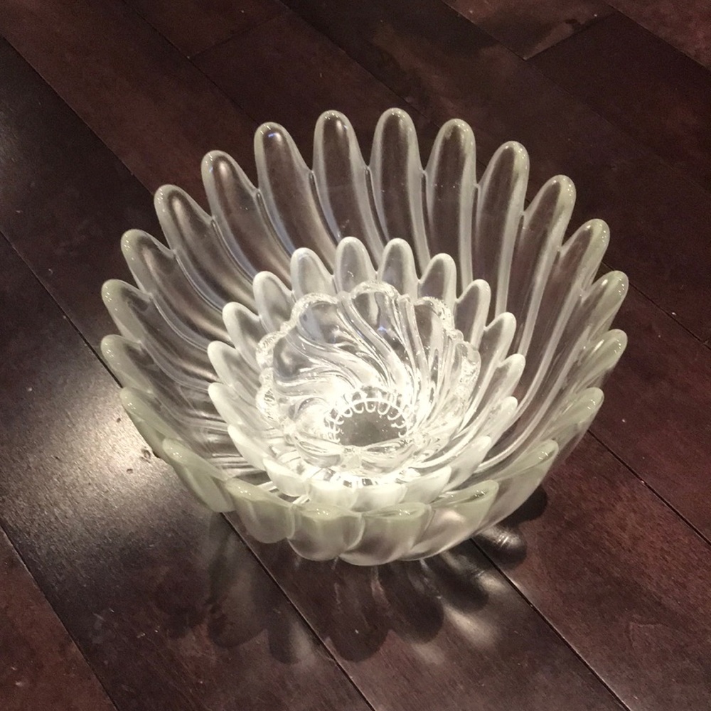 Set of 3 Fluted Glass Display or Serving Bowls Floral Petals Shape - Picture 2 of 14